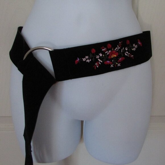Black Faux Suede Embroidered Fringe Belt - Picture 5 of 8